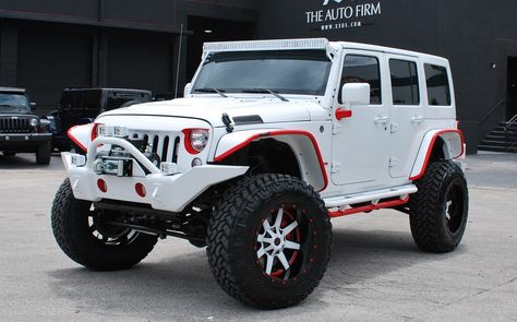 Jeep yessss!!! but maybe with a different accent color :) like teal White Jeep Wrangler, Auto Jeep, Badass Jeep, White Jeep, Red Jeep, Custom Jeep Wrangler, 2015 Jeep Wrangler, 2016 Jeep Wrangler, Hors Route