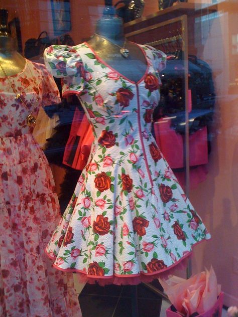 Betsy Johnson's rose dress. LOVE IT Betsey Johnson Vintage, Betsy Johnson Aesthetic, Betty Johnson, Mode Rockabilly, Paris Georgia, Rat And Boa, Betsey Johnson Dress, Dress Hire, Bec And Bridge