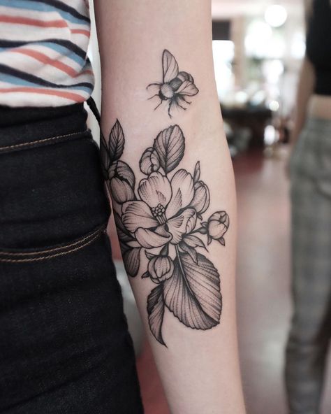 Apple Blossom Tattoo, Flower Arm Tattoos, Apple Blossom Tattoos, Marie Tattoo, Moth Tattoos, Amsterdam Tattoo, Mama Tattoo, Serpent Tattoo, Tattoo Diy