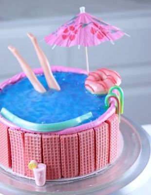 Dive into Delight: Step-by-Step Barbie Pool Cake Decoration Guide! - DOYAN MASAK Pool Cake For Kids, Barbie Pool Party Cake, Barbie Pool Cake, Heath Cake, Pool Cakes, Pool Birthday Cakes, Pool Party Cake, Swimming Pool Cake, Barbie Pool