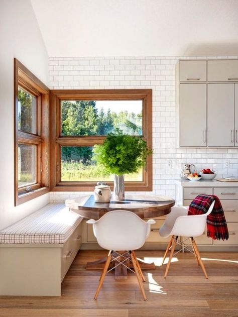 Natural light corner breakfast nook ideas - SHW Home Decor #cornerbreakfastnookideas Built In Bench Seating Kitchen, Coin Banquette, Modern Mid Century Kitchen, Bench Seating Kitchen, Funky House, Small Kitchen Cabinets, Galley Kitchen Remodel, Breakfast Bar Kitchen, Corner Window