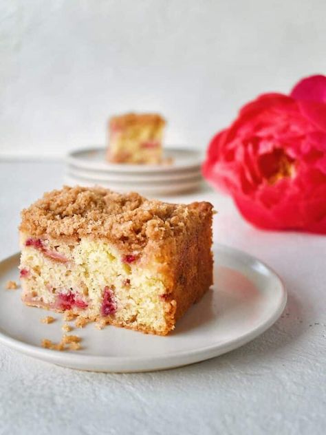 Raspberry Rhubarb Buckle - KendellKreations Rhubarb Buckle, Desserts For Spring, Rhubarb Dessert, Fresh Fruit Desserts, Oreo Dirt, Raspberry Rhubarb, Spring Dessert, Rhubarb Desserts, Peanut Butter Oreo