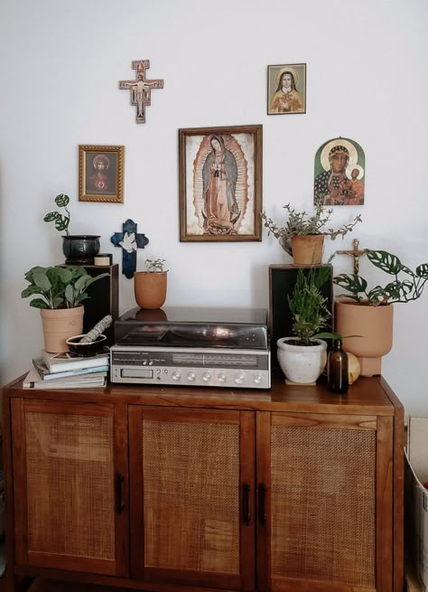 English House Decor, Virgencita Altar At Home, Garland In Bedroom, Catholic House Decor, Catholic Decor Home Ideas, Catholic Room Decor, Prayer Corner Ideas, Catholic Home Altar, Catholic Wall Decor