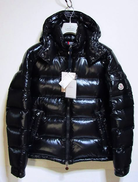 Moncler Puffer Jacket Outfit Men, Moncler Puffer Jacket, Moncler Jacket Women, Moncler Coat, Thigh High Stockings And Tights, Moncler Puffer, Packing Hacks Clothes, Shiny Jacket, Black Jackets