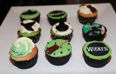 ImageFind images and videos about wicked musical on We Heart It - the app to get lost in what you love. Broadway Sweet 16, Wicked Cupcakes, Wicked Cake, Elphaba Costume, Theatre Cake, Broadway Theme, Musical Party, Broadway Wicked, Wicked Musical