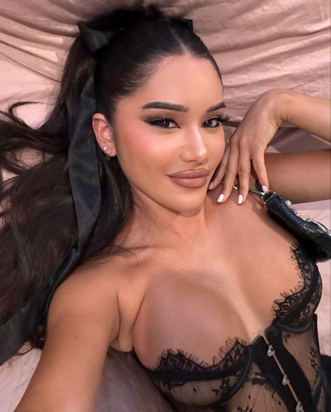 Janet Guzman Instagram, Janet Guzman, Hottie Women, High Waist Dress, Cute Selfie Ideas, May 5, Cool Girl, Celebrity Style, Lingerie