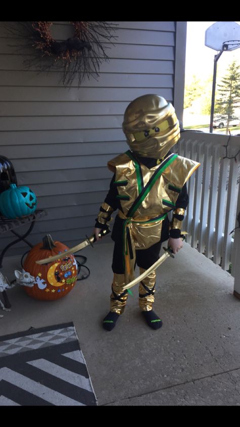 Gold Ninjago costume 2017. Gold Lloyd costume Lloyd Ninjago Costume, Diy Ninjago Costume, Ninjago Costume Diy, Ninjago Golden Ninja, Lego Ninjago Costume, Ninjago Costume, Lego Costume, New Power Rangers, Lloyd Ninjago