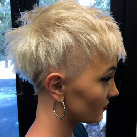 women's short blonde undercut Best Undercut Hairstyles, Shaved Pixie, Undercut Hairstyle, Under Cut, Undercut Hairstyles Women, Undercut Styles, Short Shaved Hairstyles, Haircut Styles For Women, Shaved Undercut