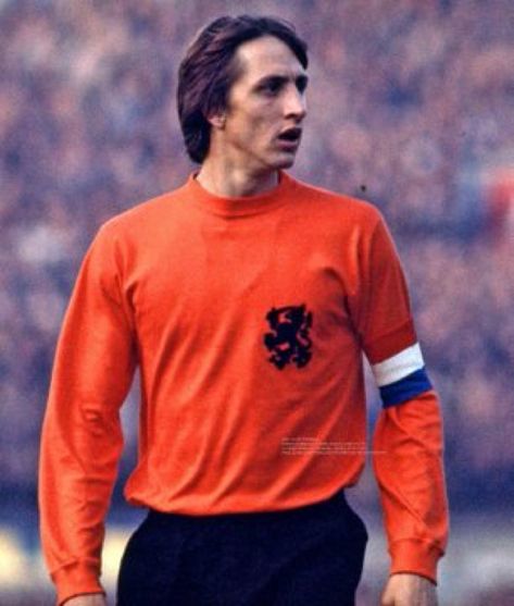 Johan Cruyff of Holland in 1973. Girls Football Boots, Johan Cruyff, Legends Football, Best Football Players, Football Images, Football Icon, Skateboard Girl, Sports Hero, Soccer Stars