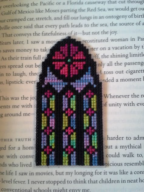 Fun Cross Stitch, Stitch Games, Cross Stitch Quotes, Cross Stitch Bookmarks, Beaded Cross Stitch, Stitch Ideas, Art Stained, Pixel Pattern, Stained Glass Designs