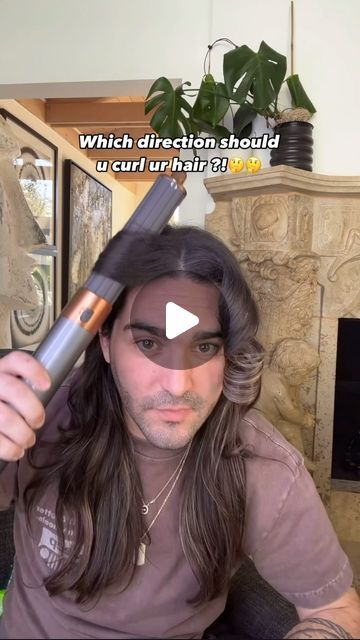 423K views · 10K likes | Matt Newman on Instagram: "which way do u curl ur hair?!?! #hairtutorials #hairvideos #hairtools #instahair #hairreels" Alternating Curls Vs Same Direction, Which Way To Curl Your Hair, Shark Flex Style Curls, Shark Flex Style Hair Tutorial, Inward Curls, Hair Stail, Hair Curling Tips, Curl Styles, January 13