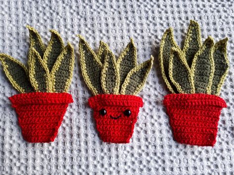 Crochet Plant Applique, Fruit Applique, Crochet Snake, Plant Crochet, Crochet Roses, Crochet Appliques, Crochet Flowers Free Pattern, Crochet Plant, Crochet Rose