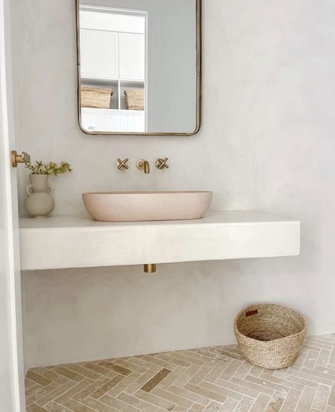 Concrete Bathroom Basin, Micro Cement Interior Design, Micro Cement Vanity, Bathroom Travertine Floor, Cement Bathroom Vanity, Plaster Powder Room, Micro Concrete Bathroom, Micro Cement Bathroom, Bathroom Tile Floor Ideas