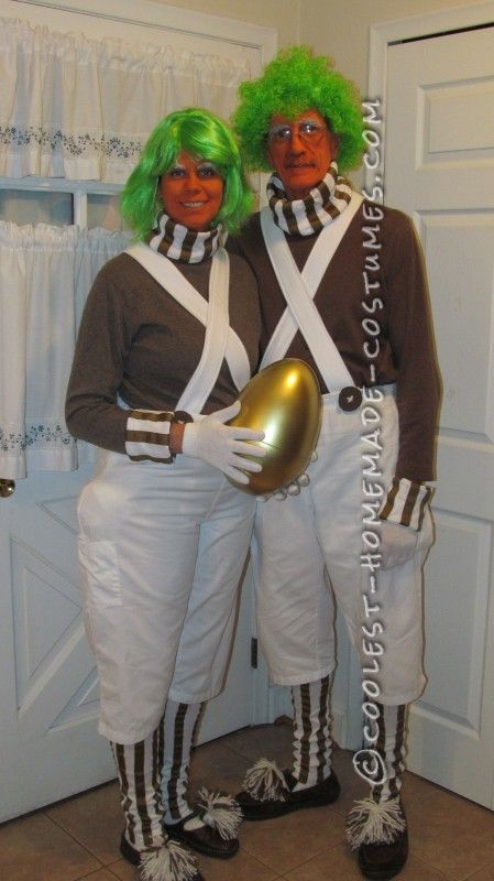 Cool Homemade Oompa Loompa Couple Costume Oompa Loompa Costume, Costume Homemade, Willy Wonka Costume, Twin Costumes, Oompa Loompa, Couple Costume, Book Week Costume, Halloween Clothing, Women Costumes