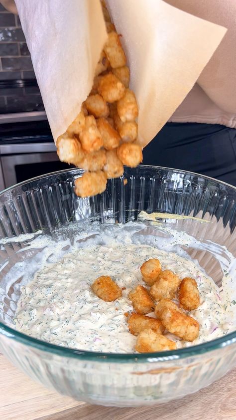 Crispy Tater Tot Potato Salad Tartar Tots Recipes, Crispy Tater Tot Potato Salad, Smashed Tater Tot Salad, Tater Tot Salad, Tater Tot Potato Salad, Crispy Potato Salad, Fried Potato Salad, Picnic Sides, Spicy Salmon Sushi