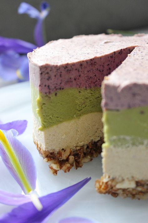 "Triple-Decker" Raw (Birthday) Cheesecake Paleo Cheesecake, Pistachio Syrup, Birthday Cheesecake, Paleo Friendly Desserts, Pistachio Cheesecake, Raw Cheesecake, Yummy Cheesecake, Classic Cheesecake, Key Lime