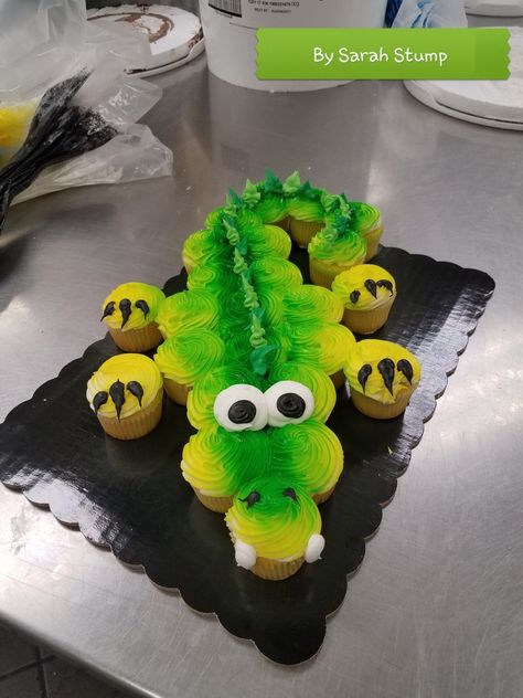 Alligator or crocodile pull apart cupcake cake- buttercream by Sarah Stump Cupcake Pull Apart Cake, Cupcake Pull Apart, Pull Apart Cupcake, Pull Apart Cupcake Cake, Pull Apart Cake, Cake Pulls, Pull Apart Cupcakes, Cupcake Images, Cake Buttercream