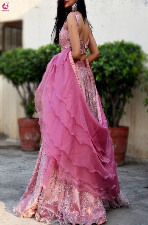 Ruffle Chunni Lehenga, Ruffle Dupatta Net, Frill Dupatta Designs Net, Lehenga With Ruffle Dupatta, Net Dupatta Designs, Crochet Dupatta, Ruffle Lehenga, Ruffle Dupatta, Dupatta Dress