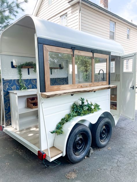 White horse trailer converted to mobile bar Mobil Drink Bar, Mobile Bar Trailer Decor, How To Build A Mobile Coffee Cart, Mobile Tea Shop, Mobile Drink Cart, Mobile Bar Interior Design, Mobile Charcuterie Truck, Mobil Bar Trailer, Mobile Drink Trailer