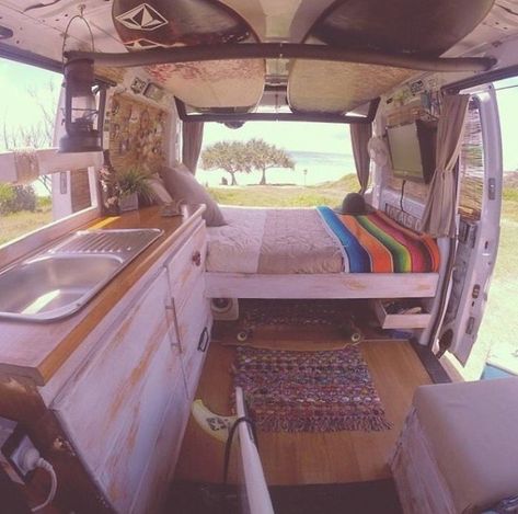 Volkswagen Bus Interior, Kangoo Camper, Ideas Habitaciones, Van Dwelling, Bus Interior, Kombi Home, Combi Vw, Bus Life, Camper Makeover