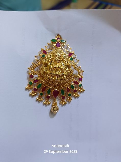 Laxmi Devi Pendent Gold, Locket Designs Pendants, Lakshmi Devi Locket Gold, Locket Designs Pendants Gold, Pendent Gold, Latest Earrings Design, Gold Jewelry Prom, Gold Earrings For Kids, Couple Ring Design