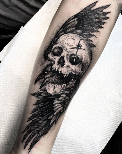 Crow Tattoo For Men, Horror Tattoo Ideas, Crow Tattoo Design, Wicked Tattoos, Crow Tattoo, Theme Tattoo, Raven Tattoo, Creepy Tattoos, Horror Tattoo