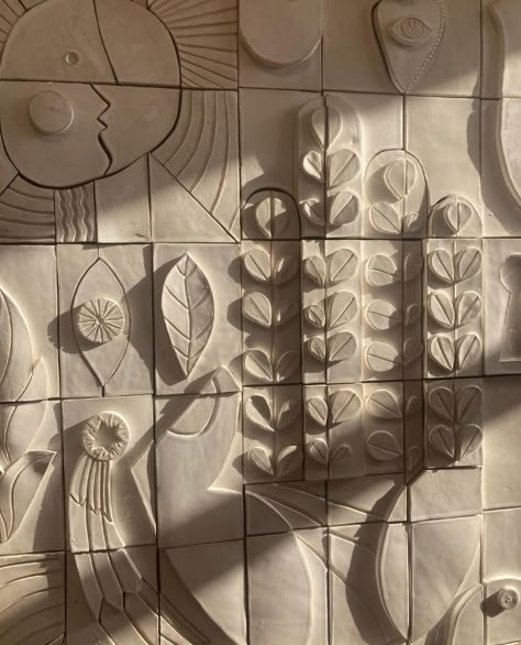 Ceramic Murals Wall Sculptures, Ceramic Mural Art, Mural Tiles Ceramic Wall Art, Ceramic Slip Casting, Relief Tiles Ceramics Ideas, Mural Art Ceramic, Clay Mural Art, Ceramic Mural, Ceramic Tile Wall Art