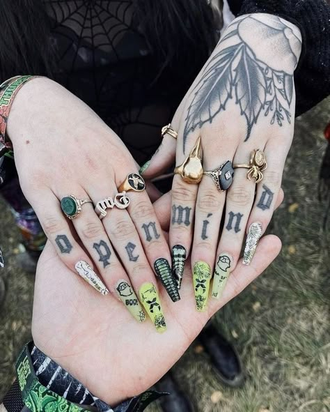 Fem Hand Tattoos, Knuckles Tattoos For Women, Amor Fati Knuckle Tattoo, Words For Finger Tattoos, Finger Tattoos For Women Letters, Satanic Finger Tattoos, Make Hand Tattoos, Girly Knuckle Tattoos, Women Knuckle Tattoo