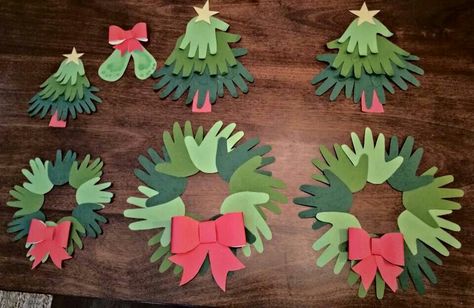 Hand Print Wreath Christmas, Hand Wreath Craft Kids, Handprint Christmas Wreath, Hand Print Wreath, Kids Christmas Wreath, Hand Wreaths, Handprint Wreath, Hand Wreath, Classroom Holiday Crafts