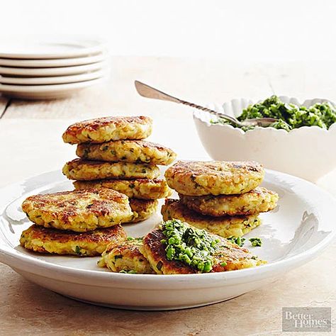 Cauliflower-Rice Cakes Buffalo Cauliflower Recipes, Risotto Cakes, Cauliflower Couscous, Cake Coconut, Cauliflower Risotto, Pea Pesto, Roasted Cauliflower Recipes, Cauliflower Soup Recipes, Savory Rice