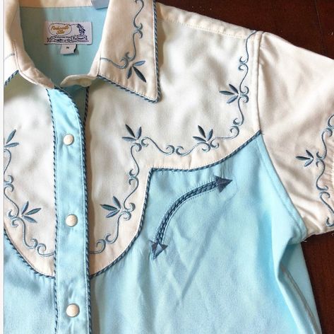 Western Shirt Embroidery, Cowboy Shirts Women, Vintage Western Outfits, Western Shirt Women, Western Shirts For Women, Embroidered Western Shirt, Western Embroidery, Vintage Western Wear, Velvet Dress Designs