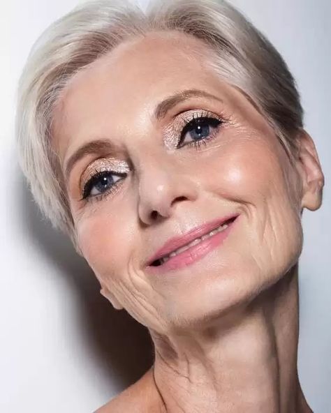 14 Expert Makeup Tips for Older Women from Professionals Makeup For Over 60, Mother Of Bride Makeup, Pro Makeup Tips, Makeup Cantik, Makeup Over 50, Makeup Tips For Older Women, 50 Makeup, Makeup For Older Women, Smink Inspiration