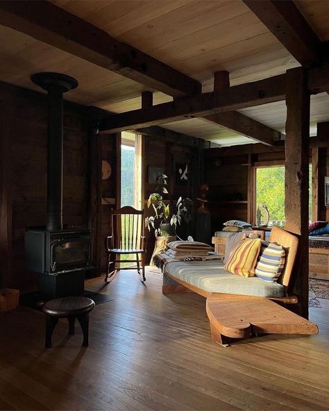 Commune Design, Weird Furniture, Country Style Interiors, 70s House, Cabin Interiors, Cabin Living, Small Cabin, Dream Living, House Goals