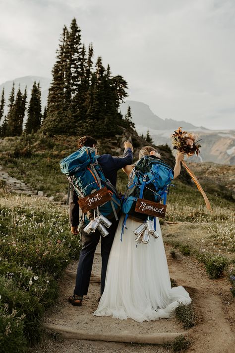 Just Married Backpack Signs, Mount Rainier National Park Elopement, Hiking Prenup Ideas, Hiking Elopement Photos, Hiking Wedding Photos, Hiking Elopement Weddings, Adventure Elopement Ideas, Hiking Wedding Theme, Granola Girl Wedding