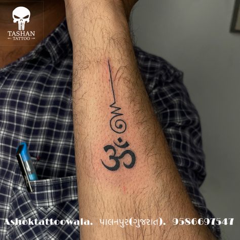 TashanTattoo
AshokTattooWala
S.20. Tirupati plaza
Opp. New bus stand
Near gd modi collage
Palanpur (gujrat)
9586697547
9687533310 Om Tattoo On Hand, Small Tattoos For Guys Arm, Om Tattoo Design, Tattoo On Hand, Om Tattoo, Hand Palm, Black Background Images, Hand Tattoo, Small Hands