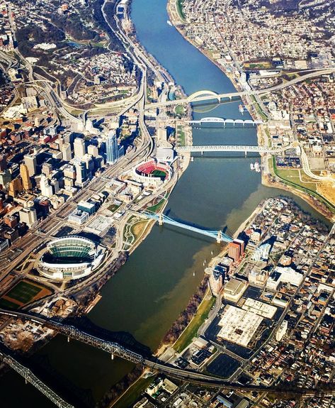 Breathtaking view of downtown Cincinnati, the Ohio River, and Covington, Newport, and Bellevue in Northern Kentucky! See the Roebling Suspension Bridge? Cinncinati Ohio, Cincinnati Subway, Cincinnati Library, Newport Kentucky, Cincinnati Skyline, Downtown Cincinnati, Duck Boat, Ohio History, Vacation Tips