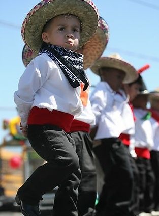 cinco de mayo photography | Cinco de Mayo Folklorico Dancers, Mexico Costume, Children Dancing, Beautiful Mexico, Ballet Folklorico, Mexican Party Theme, Mexican Heritage, Mexico Culture, Mexican Outfit