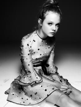 Elle Fanning at 12. Interview magazine. Photographer: Steven Pan.  #portrait #girl #dress Julia Saner, Frida Gustavsson, Dakota And Elle Fanning, David Sims, Magazine Interview, Dakota Fanning, Elle Magazine, Estilo Chic, Elle Fanning