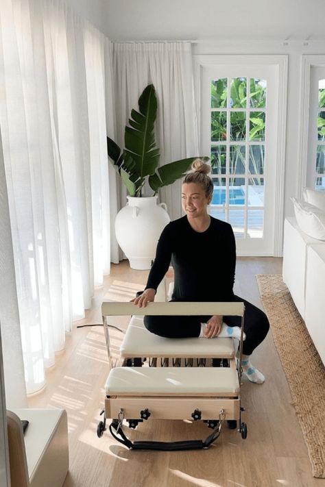 You don’t need a lot of space to do Pilates at home, and in many ways working out at home is better than going to the gym. Here’s how to set up a Pilates studio in a small apartment. Reformer Home Studio, Home Pilates Room, Wellness Room At Home, Pilates Studio Design Interiors, Home Pilates Studio, Insta Grid, Pilates Room, Home Gym Inspiration, Small Home Gym