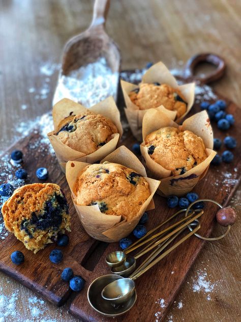 Who does not love muffins!? These beauties never last long enough to get a second one in my house, so if you make them eat them fast before they disappear! #plantbased #plantifulkiki #plantbasedbreakfast #easyplantbased #tastyplantbasedfood Starch Solution Muffins, Plantiful Kiki Recipes, Plentiful Kiki, Snack Plant, Blueberry Muffins Easy, Earthy Andy, Plantiful Kiki, Easy Plant Based Recipes, Vegan Bento