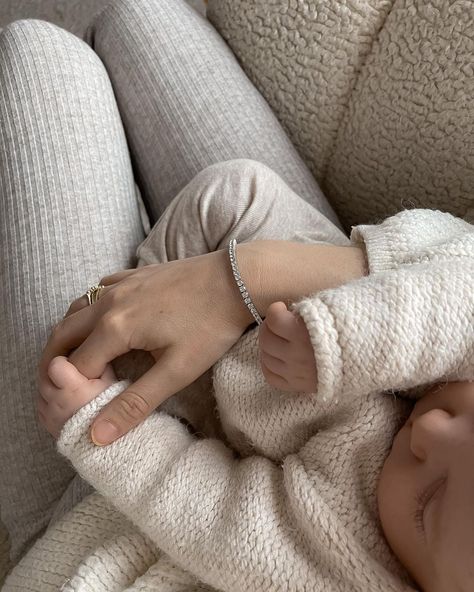 Baby Inspiration, Cute Baby Photos, Cute Baby Videos, Foto Baby, Future Mom, Beige Aesthetic, Mommy Life, Cute Family, Boy Mom