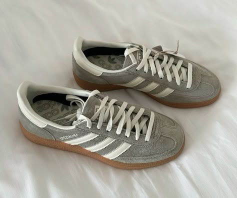 Adidas Trainers Aesthetic, Dream Shoes Sneakers, Grey Shoes Aesthetic, Grey Spezial Adidas Outfit, Gray Adidas Shoes Outfit, Grey Spezial Adidas, Grey Trainers Outfit, Grey Sambas, Trainers 2024