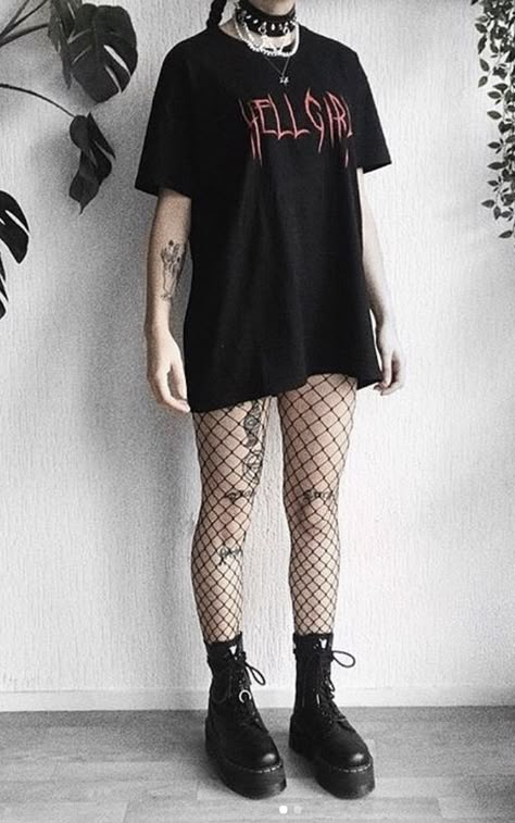 Fishnet Stockings Outfit Oversized Shirt, Big Tee Shirt Outfits Fishnet, Black Dress Fishnet Tights Outfit, Band Tee Outfits Grunge, Rock Outfits For Women, Soft Goth Fashion, Grunge Outfits Black, Fishnet Outfit, Hell Girl