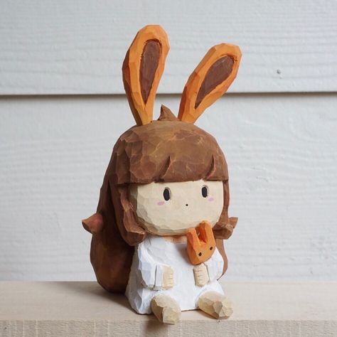 Cute Wood Carving Ideas, Bunny Wood Carving, Wooden Figurines People, Clay Art Sculptures, Wooden Character, Wood Doll, Wood Carving Ideas, Wooden Carving, Wooden Figures