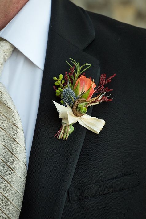 Fall wedding boutonniere- acorn boutonniere with orange roses Sapphire Blooms Boutineer Terracotta, Fall Wedding Boutonniere, Fall Boutineer Ideas, Fall Boutonniere, Foliage Boutonniere, Autumn Wedding Buttonholes, Wedding Suit Flower Pin, Boutonniere Alternative, Grooms Pin Flower