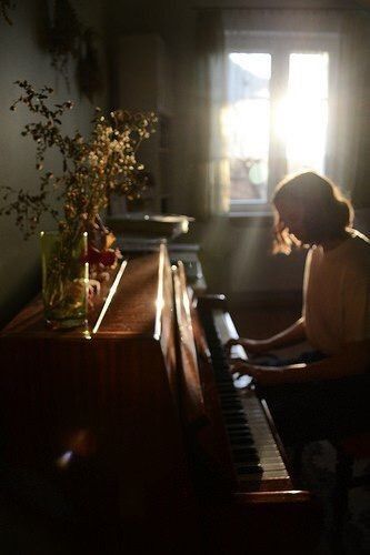 Piano Photography, Era Victoria, Fotografi Vintage, Photographie Portrait Inspiration, Foto Poses, Trik Fotografi, Music Aesthetic, Academia Aesthetic, Through The Window