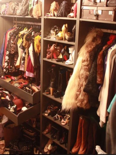 💋 Closet Decoration, Dream Dressing Room, House Closet, Organizing Life, Dressing Room Closet, Big Closets, Shoe Shelves, Dream Closets, Building Homes