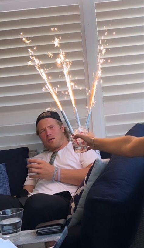 Brock Boeser, Hockey Players Funny, Hockey Humor, Nhl Players, Vancouver Canucks, Hockey Players, Sport Man, Reaction Pictures, Cool Things To Make