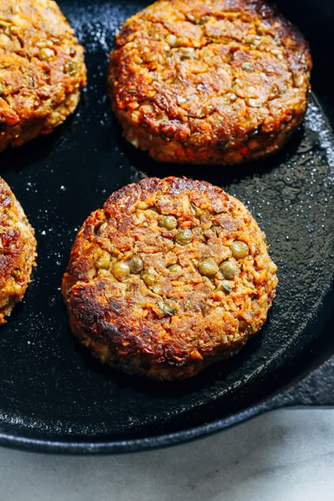 Classic Lentil Burgers - Making Thyme for Health Lentil Burger Recipe, Lentil Cake, Lentil Burgers, Burger Patties, Veggie Burgers, Vegan Burgers, Lentil Recipes, Classic Desserts, Veggie Burger