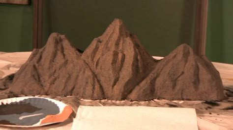 How to Make a Mountain Diorama? My Awesome Guide Mountain Crafts For Kids, Mountain Diorama, Paper Mache Volcano, Mountain Ecosystem, Windmill Diy, Diorama Kids, Model Castle, Mountain Crafts, Art Competition Ideas